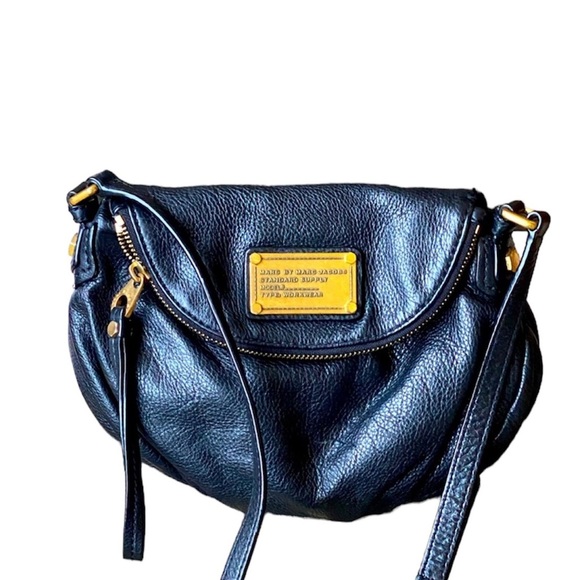 Marc Jacobs Handbags - Marc Jacobs Leather Crossbody